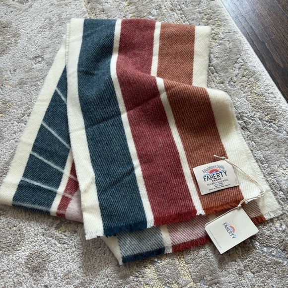 Faherty Sun and Waves Wool Scarf NWT - Picture 6 of 10